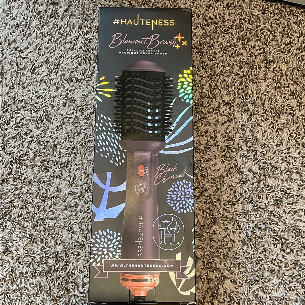 Hauteness Blowout Brush in Black